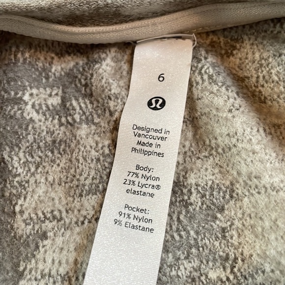Lululemon long sleeve top, size 6 - Picture 3 of 8